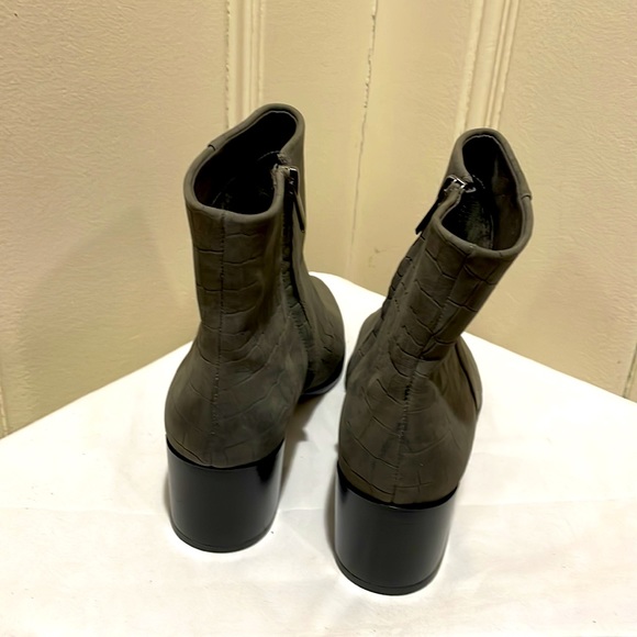 New Sam Edelman Gray Suede Joey Booties - Picture 4 of 10